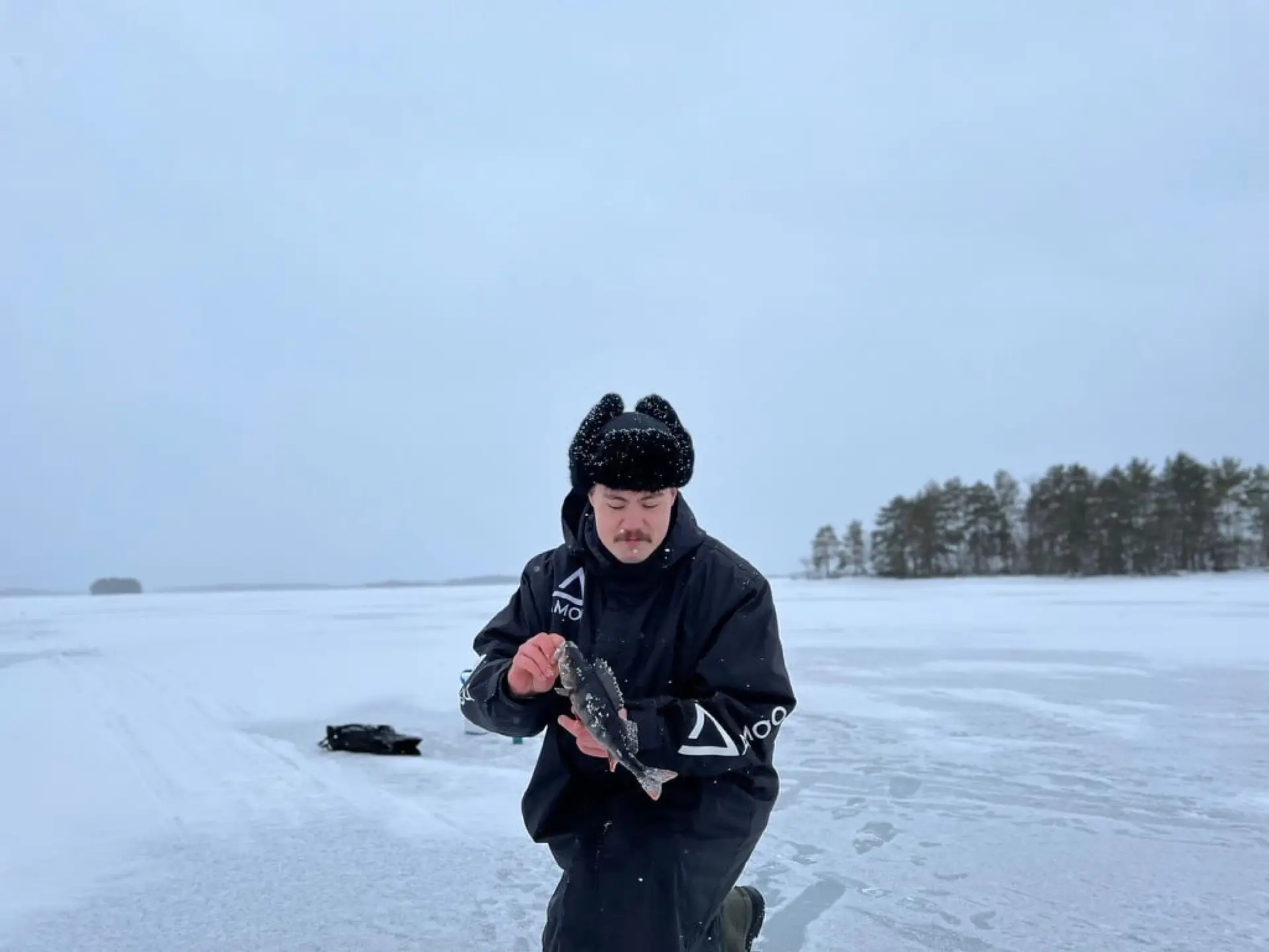 Ice fishing tour in Rovaniemi